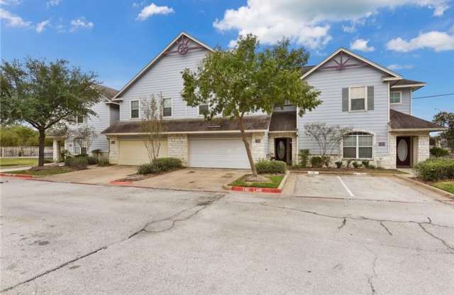August Pre-Lease!! Don't miss this beautiful townhome located near TAMU!! Gallery 3