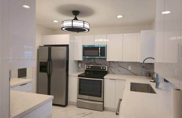 7771 NW 46th Street 7771, Lauderhill, FL 33351 - 5711 photos photos