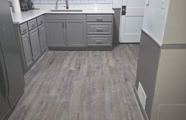 Spacious 4BR Apartment home in Cleveland photos photos