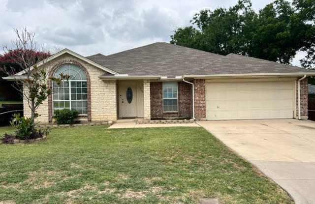 Nice home in Marine Creek Heights with Covered Patio available mid August - 5708 Springtide Drive, Fort Worth, TX 76135