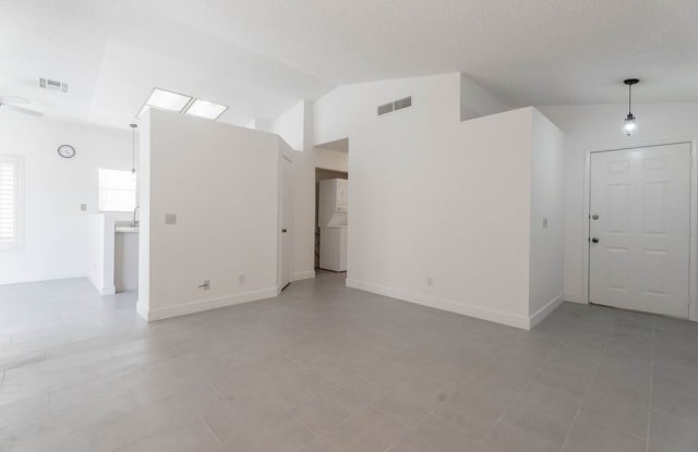 7045 Sawtooth Drive, Las Vegas, NV 89119 Gallery 3