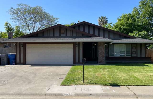 Recently Refreshed 3 bedroom with Central Heat/Air photos photos