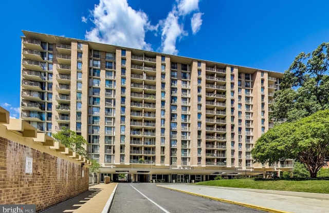 4600 S FOUR MILE RUN Drive unit: 1035 photos photos