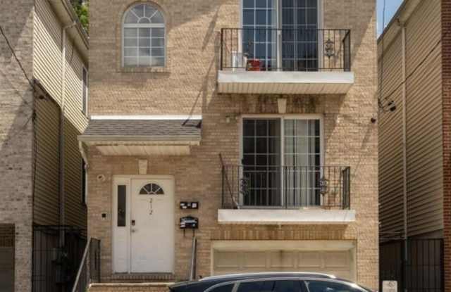 212 NEW YORK AVE photos photos