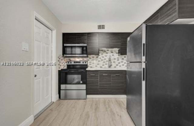 1471 NW 22nd Ct Gallery 1