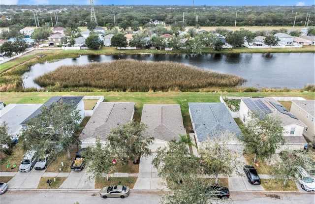 7833 CARRIAGE POINTE Drive Gallery 2