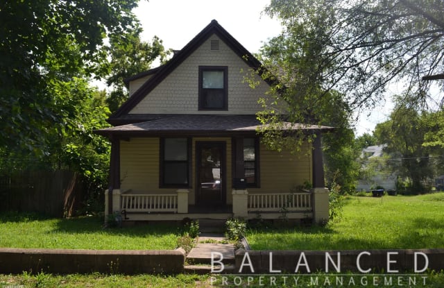 1126 SW Woodward Ave - 1126 Southwest Woodward Avenue, Topeka, KS 66604