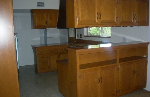 11932 WALLINGSFORD ROAD Gallery 4