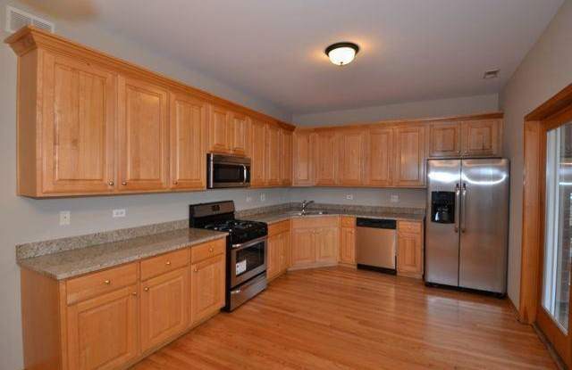 4235 Kenmore Gallery 2