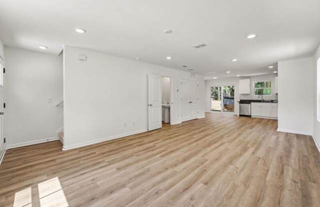 518 West Rankin Avenue Gallery 3