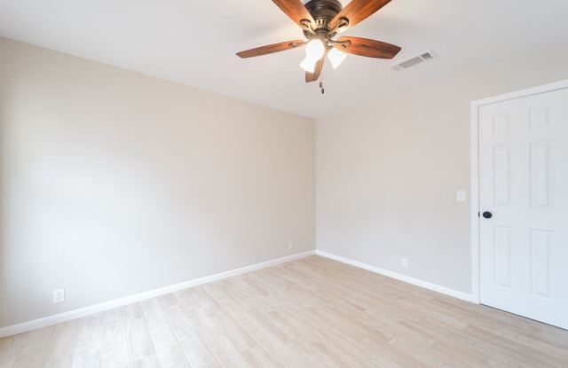 3 bedrooms and 2 full bathrooms Gallery 4