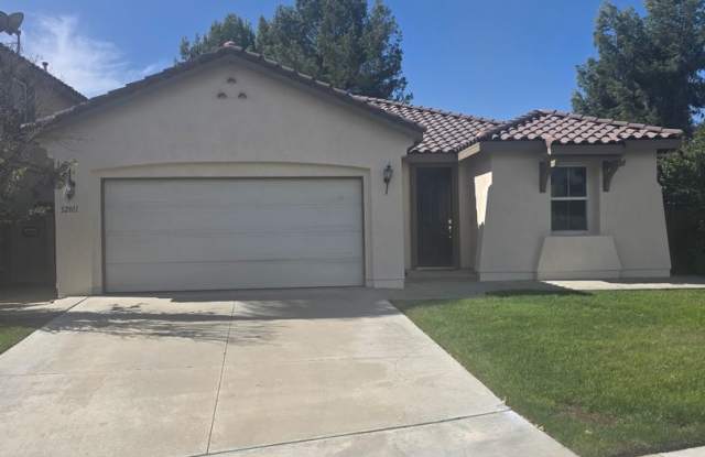 Crowne Hill 3 Bedroom Single Level Home on Cul-de-Sac Gallery 1