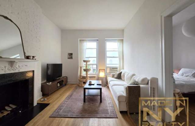 7 East 93rd Street Gallery 1