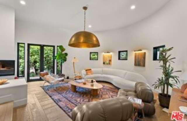 2065 Watsonia Terrace Gallery 2