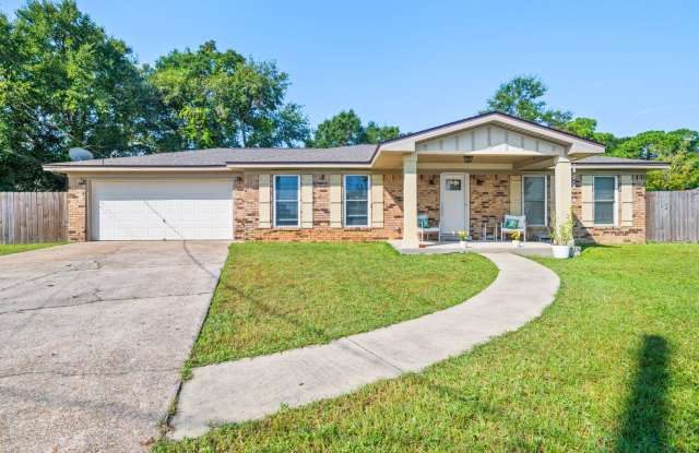 Stunning, modern home! Sun room + Huge Fenced Backyard! Gallery 4
