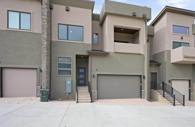 392 W Ridges Boulevard photos photos