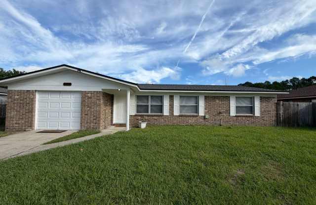 Brick Home in Convenient Location, Large Lot! Gallery 1
