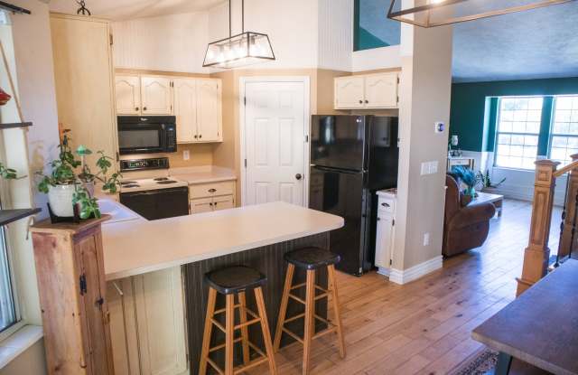 $200 Off Monthly til November!! Spacious 4-Bedroom Home photos photos