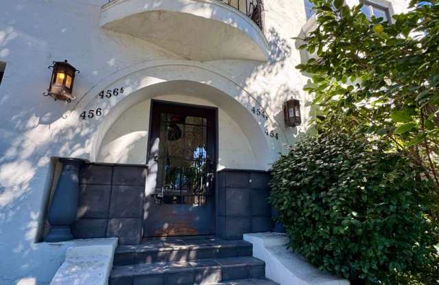 Gorgeous Remodeled Spanish 2+1.5 near the Grove Excellent location Gallery 2