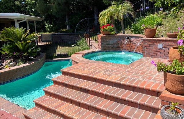 764 Bayview Place - 764 Bayview Place, Laguna Beach, CA 92651