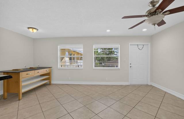 4051 NE 13TH Avenue NE Gallery 4