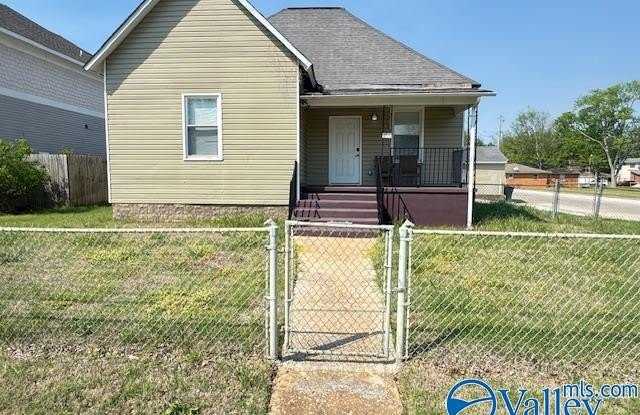 2700 9th Avenue SW - 2700 9th Avenue Southwest, Huntsville, AL 35805