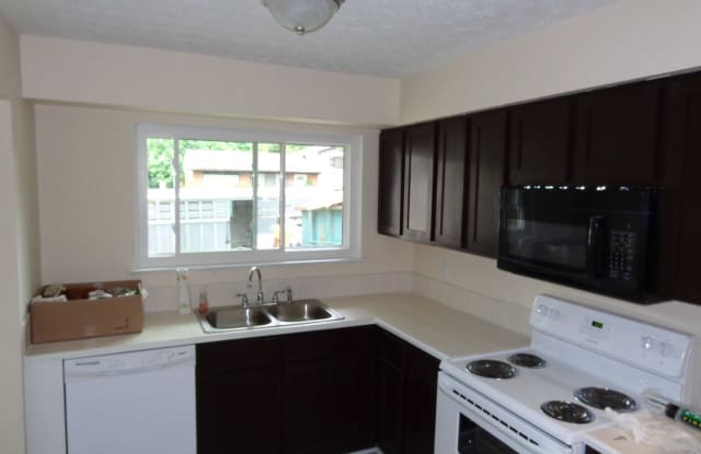 Spacious 3-Bedroom Split-Level Home with Large Deck and 2-Car Garage photos photos Spacious 3-Bedroom Split-Level Home with Large Deck and 2-Car Garage photos photos