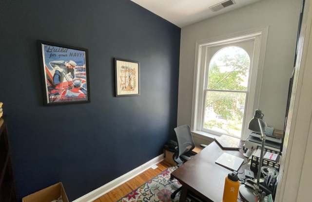 Capitol Hill Prime Gallery 4
