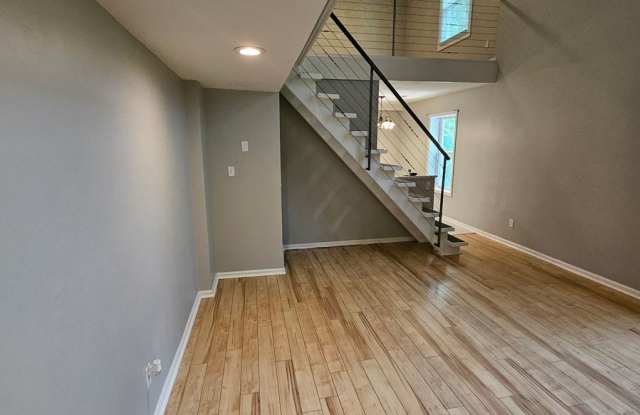 4333 Oak St.- APT 8 - 4333 Oak Street, Kansas City, MO 64111