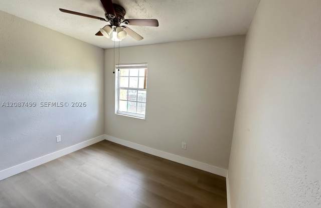 3611 NW 194th Ter Gallery 4