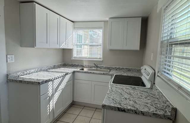 4262 Greenwood Avenue-Back Gallery 3