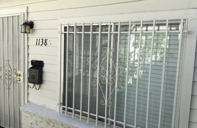 Beautiful Studio one block from ocean... - 1138 1/2 East 1st Street, Long Beach, CA 90802