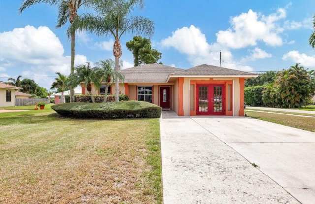 5753 SE MERCEDES Avenue photos photos
