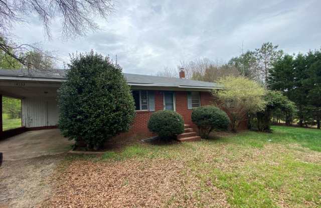 5 acre estate close to Everything! Gallery 1