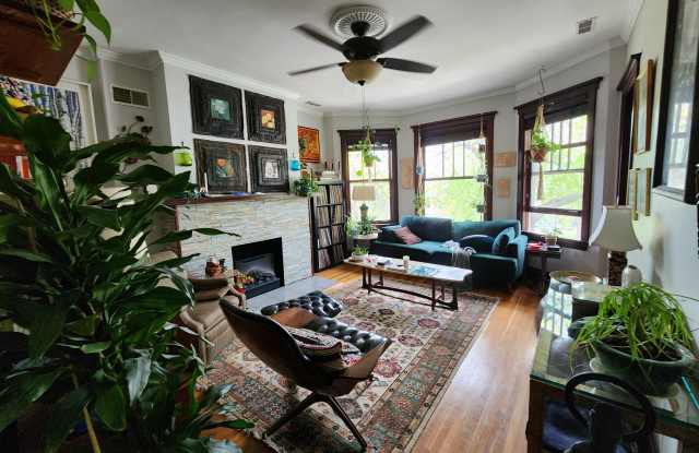 4025 N Springfield Ave photos photos