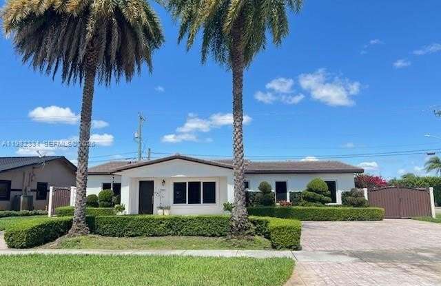 7901 NW 171st St photos photos