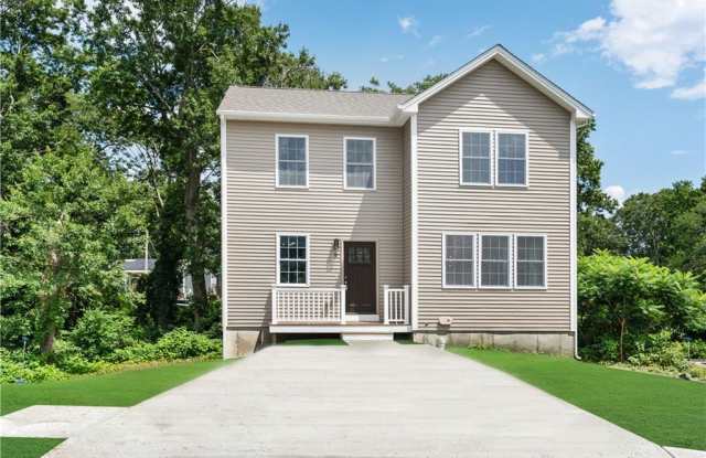 8 Seabreeze Terrace - 8 Seabreeze Ln, Warwick, RI 02886