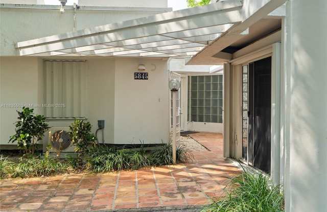 5845 SW 88th St photos photos