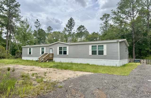 Huge 5 Bedroom 3 Bathroom Hastings Home Located w/ 1 Acre photos photos