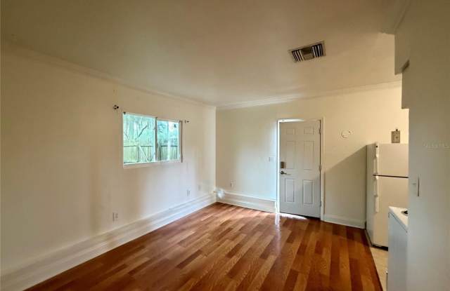 322 1/2 S MAPLE Avenue Gallery 3