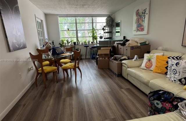 9495 Evergreen Pl - 9495 Evergreen Place, Davie, FL 33324 9495 Evergreen Pl - 9495 Evergreen Place, Davie, FL 33324