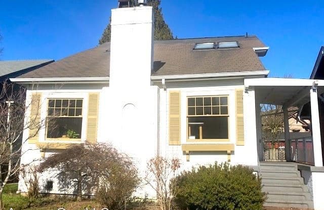 874 East Gwinn Pl - 874 East Gwinn Place, Seattle, WA 98102