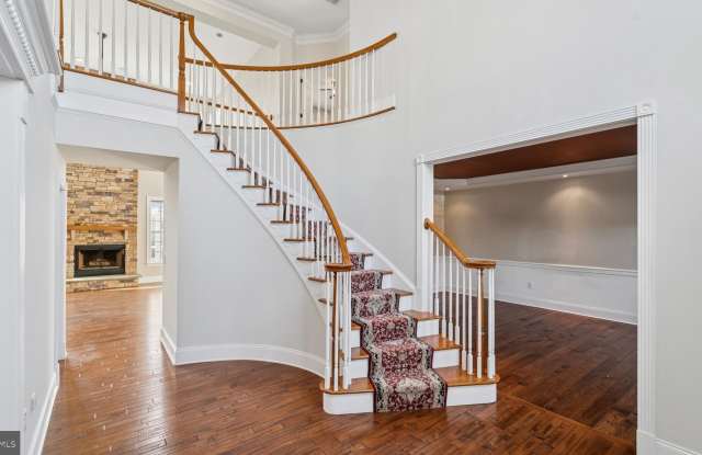 178 PRATT Lane Gallery 2
