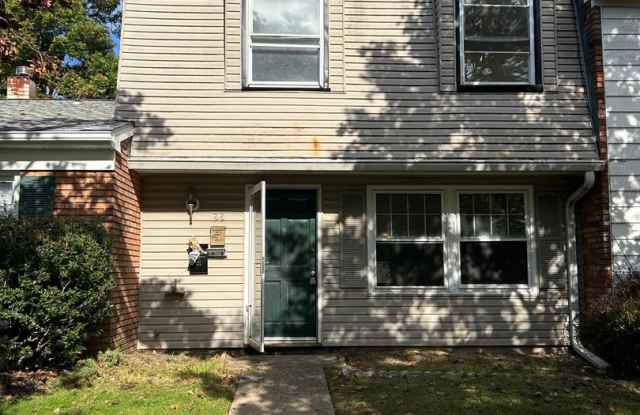 Condo for rent with parking and yard large rooms - 22 Rittenhouse Drive, Burlington County, NJ 08046