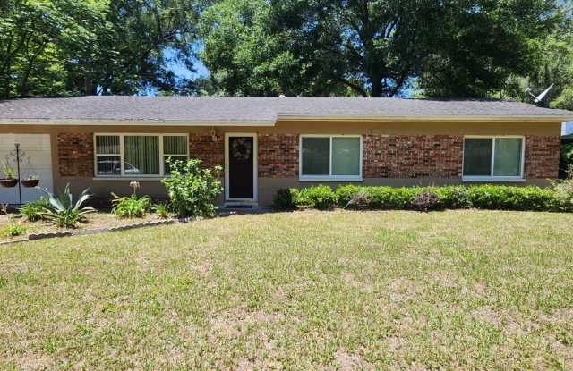 Charming 3-Bed, 2-Bath Home in Desirable Northwood South photos photos