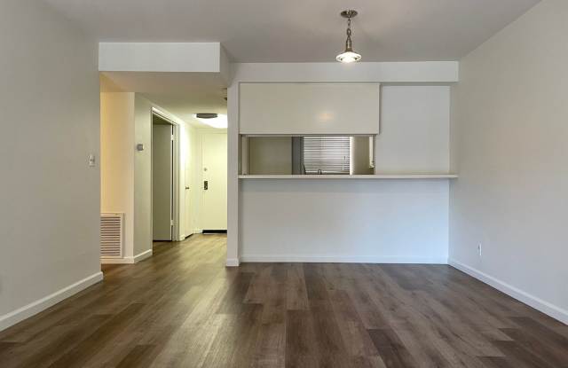 SHERMAN OAKS!!!: FANTASTIC 2 BEDROOM + 1 1/2 BATHROOM CONDO! photos photos