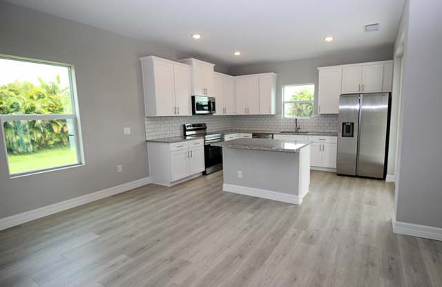 1594 Blue Lake Cir Gallery 3