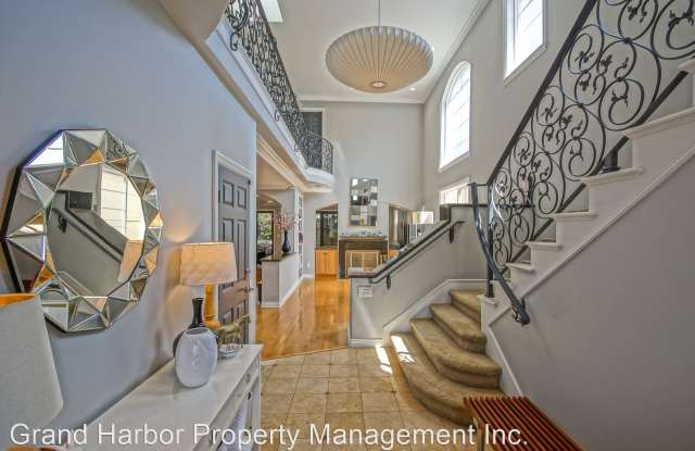 905 2nd Street Gallery 3
