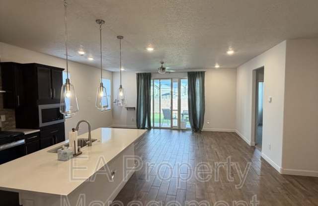 6742 Clayton Dr NE Gallery 4