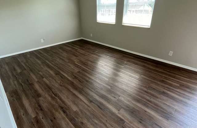 Updated One Bedroom Bungalow - Washer/Dryer Included! Gallery 2
